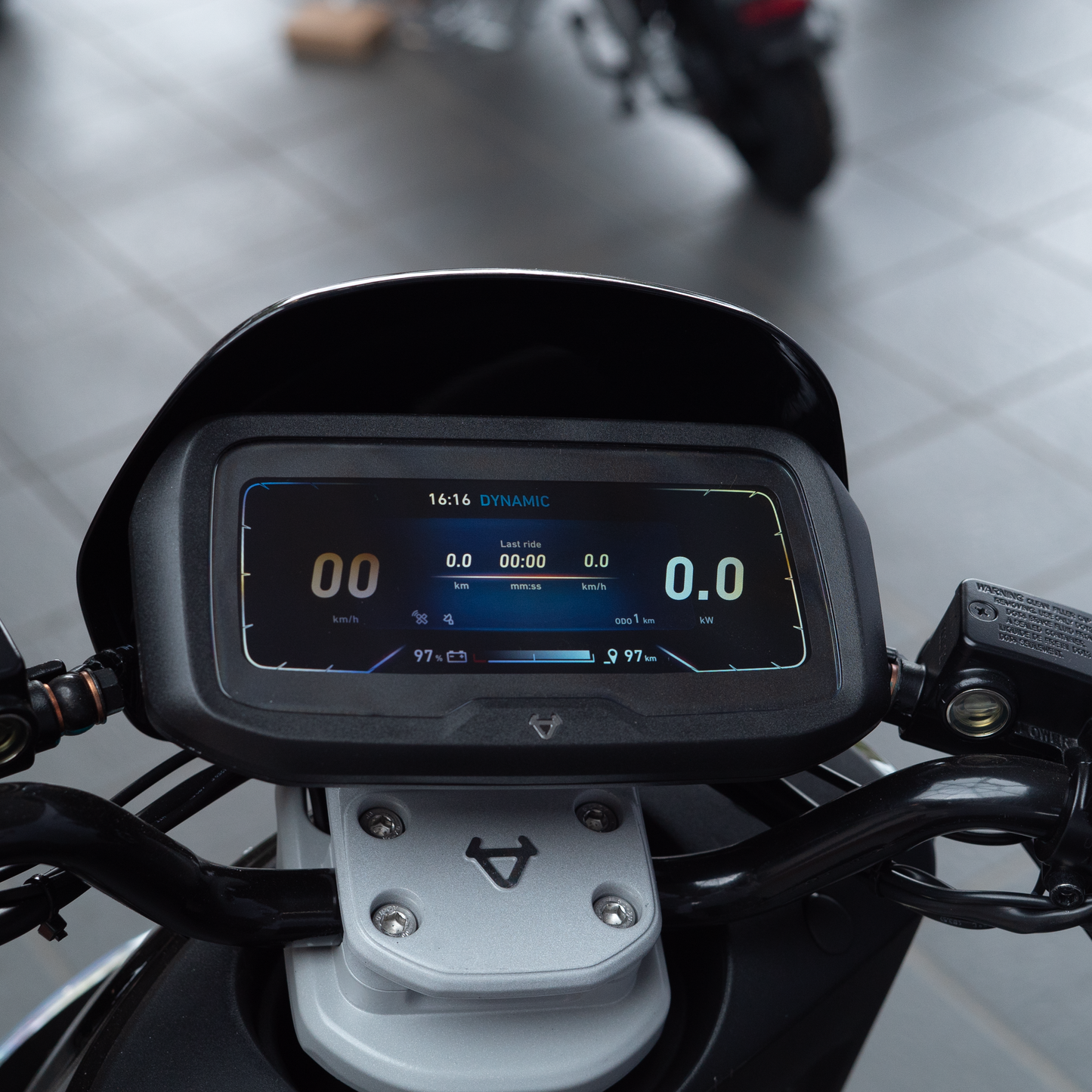 NQi GTS | 80 km/h | Schwarz