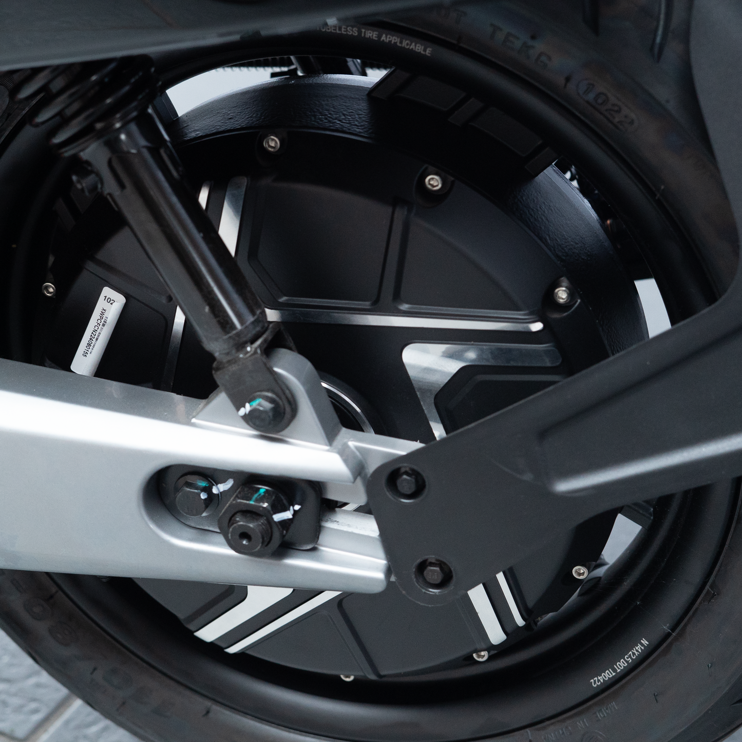 NQi GTS | 80 km/h | Schwarz