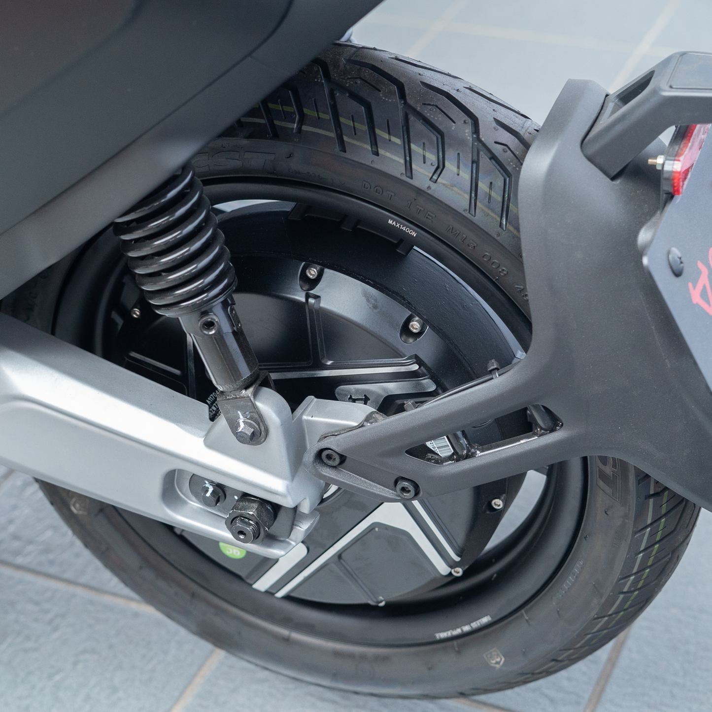MQi GT EVO | 100 km/h | Schwarz-Matt